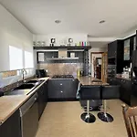 بيت للعطل Aura