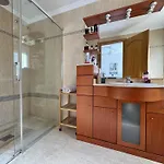 Aura بيت للعطل